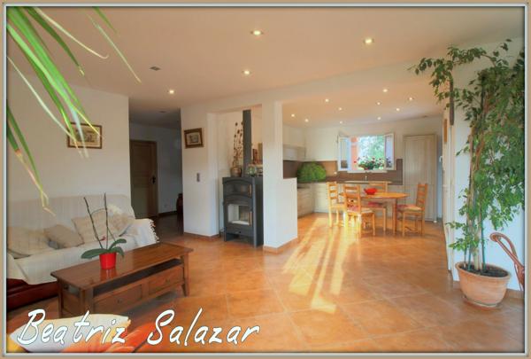 Maison T5+T1, 150m2, garage 34m2, cave 16m2, terrain 925m2.