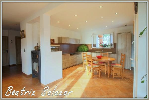 Maison T5+T1, 150m2, garage 34m2, cave 16m2, terrain 925m2.