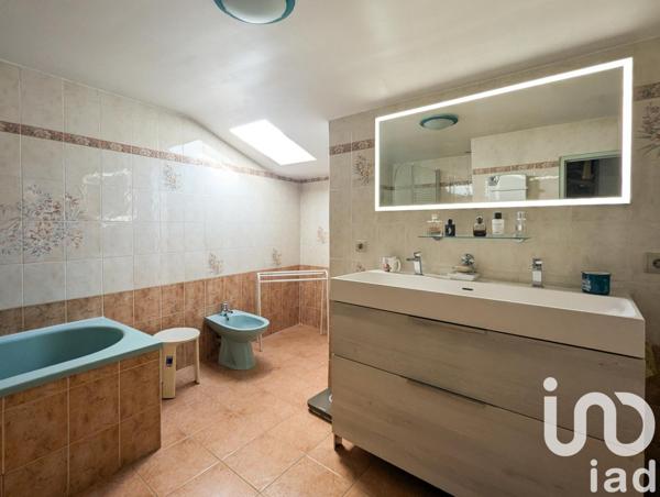 Maison de ville 7 pièces de 148 m² à Mondragon (84430)