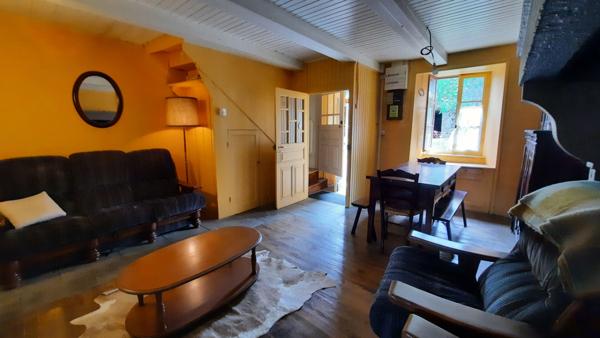 Corps de ferme avec maison d'habitation à  Saint Pierre Roche avec Grange et Dépendances