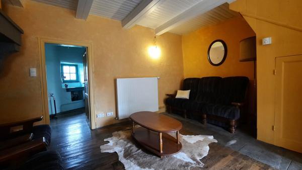 Corps de ferme avec maison d'habitation à  Saint Pierre Roche avec Grange et Dépendances