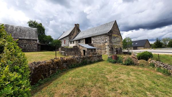 Corps de ferme avec maison d'habitation à  Saint Pierre Roche avec Grange et Dépendances