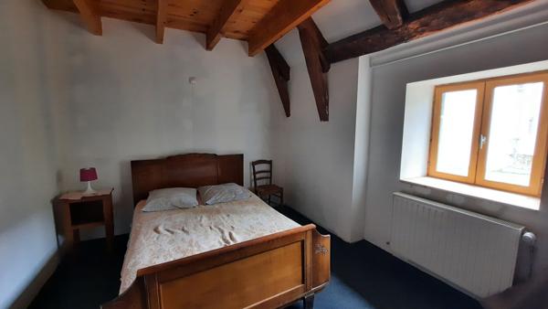 Corps de ferme avec maison d'habitation à  Saint Pierre Roche avec Grange et Dépendances