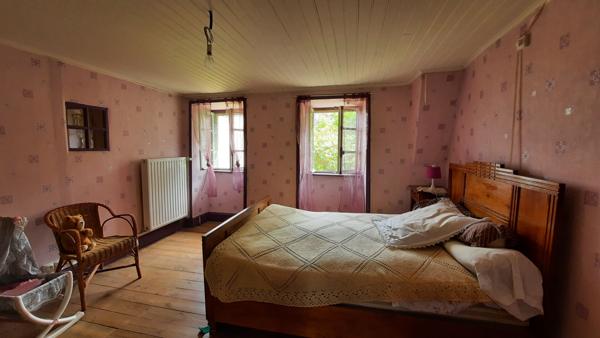 Corps de ferme avec maison d'habitation à  Saint Pierre Roche avec Grange et Dépendances