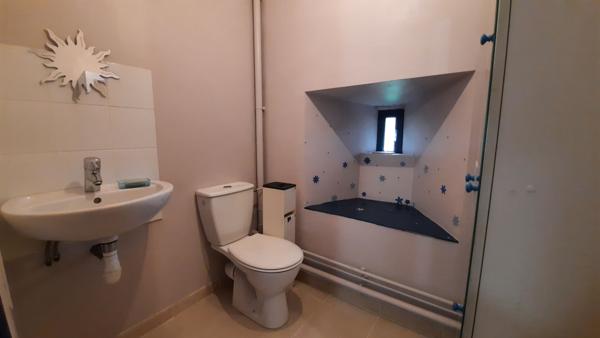 Corps de ferme avec maison d'habitation à  Saint Pierre Roche avec Grange et Dépendances