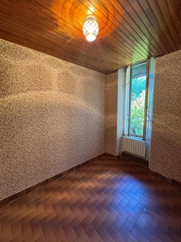 Maison d'habitation et hangars en pierre