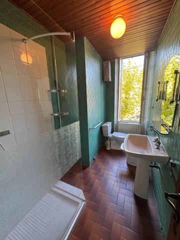 Maison d'habitation et hangars en pierre