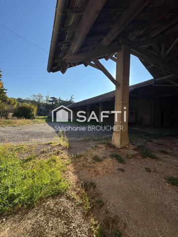 Maison d'habitation et hangars en pierre
