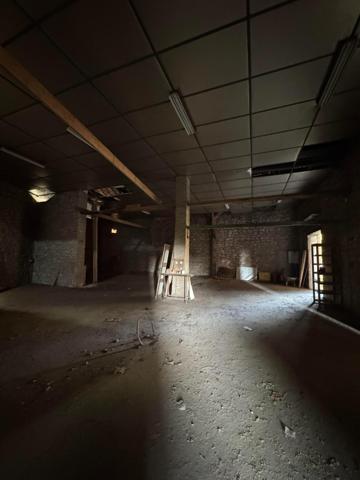 Maison d'habitation et hangars en pierre