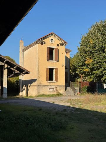 Maison d'habitation et hangars en pierre