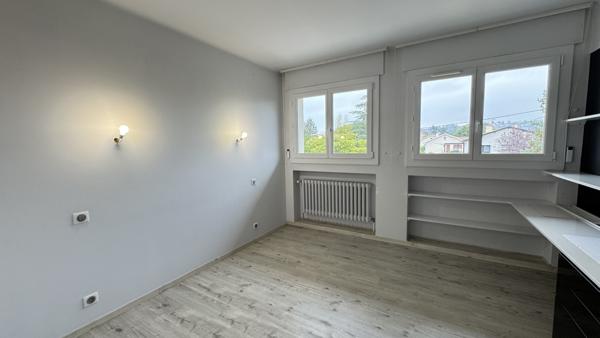 Saint-Just-Saint-Rambert (42170) Maison familiale ou immeuble de 191m2 composé de 2 appartements avec terrasses