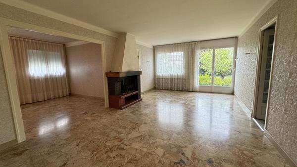 Saint-Just-Saint-Rambert (42170) Maison familiale ou immeuble de 191m2 composé de 2 appartements avec terrasses