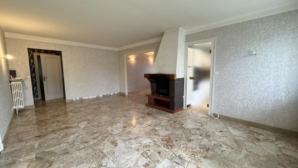 Saint-Just-Saint-Rambert (42170) Maison familiale ou immeuble de 191m2 composé de 2 appartements avec terrasses