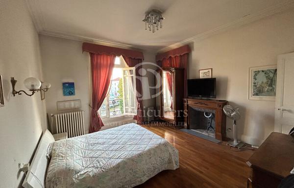 BAISSE DE PRIX ROMANS CENTRE MAISON BOURGEOISE 7 PIECES 226 M2