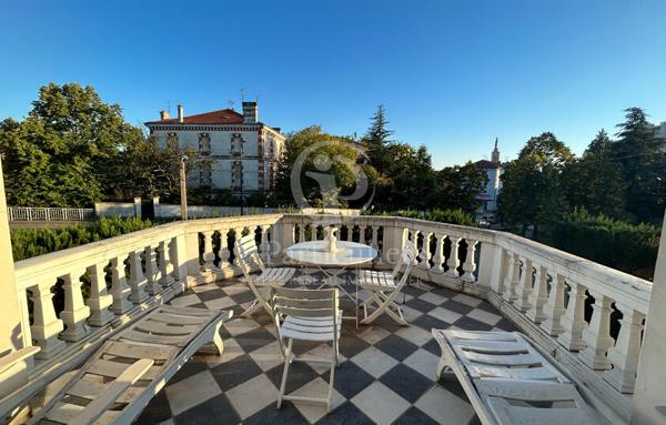 BAISSE DE PRIX ROMANS CENTRE MAISON BOURGEOISE 7 PIECES 226 M2