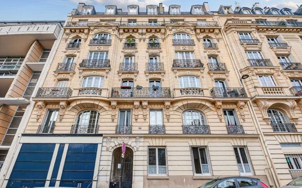 Appartement à vendre    4 pièces • 93,04 m2 Paris 18