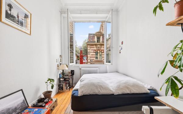 Appartement à vendre    4 pièces • 93,04 m2 Paris 18