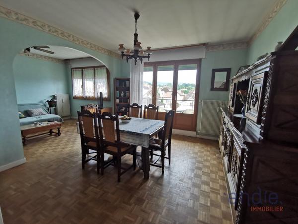 Appartement loué Spacieux de 77 m² à Navenne avec Vue Dégagée, balcon, garage et ascenseur