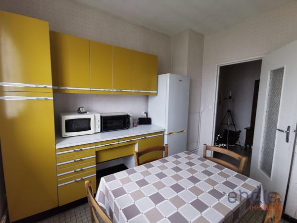Appartement loué Spacieux de 77 m² à Navenne avec Vue Dégagée, balcon, garage et ascenseur