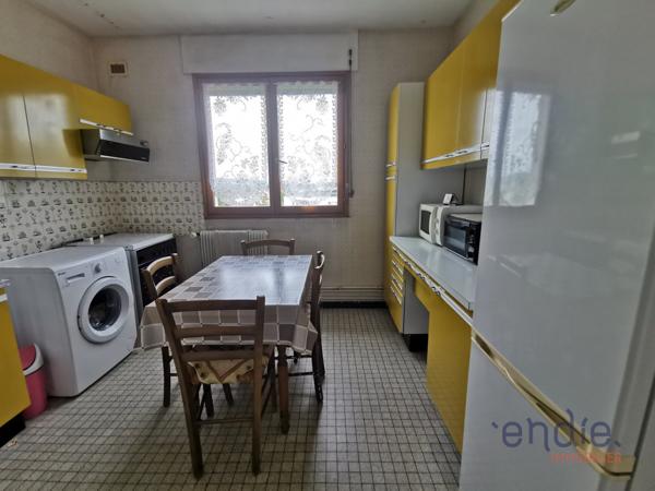 Appartement loué Spacieux de 77 m² à Navenne avec Vue Dégagée, balcon, garage et ascenseur