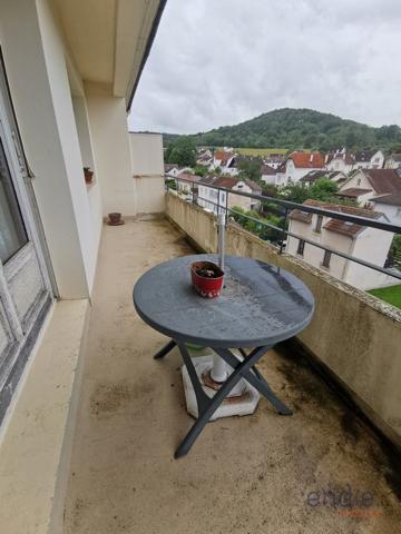 Appartement loué Spacieux de 77 m² à Navenne avec Vue Dégagée, balcon, garage et ascenseur