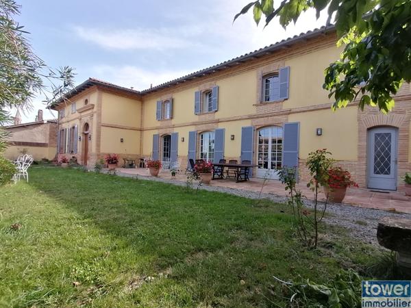 Maison classée au patrimoine d'une superficie de 378 m² habitables sur une parcelle de 5464 m² - Varennes