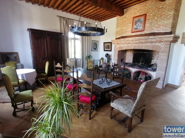 Maison classée au patrimoine d'une superficie de 378 m² habitables sur une parcelle de 5464 m² - Varennes