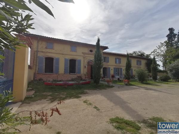 Maison classée au patrimoine d'une superficie de 378 m² habitables sur une parcelle de 5464 m² - Varennes