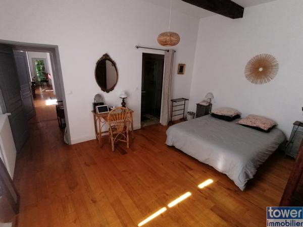 Maison classée au patrimoine d'une superficie de 378 m² habitables sur une parcelle de 5464 m² - Varennes