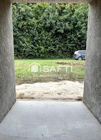 Vaste maison avec garage en cours de construction