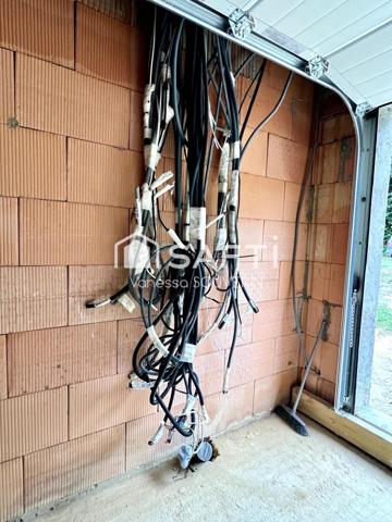 Vaste maison avec garage en cours de construction