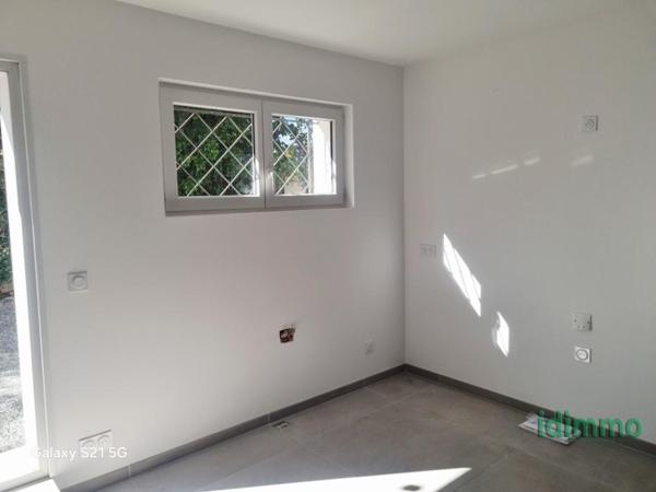 Exclusivité Frejus dans petite copropriété bel F3 neuf de 68m en rez de jardin avec jardin de 60m et place de  Fréjus (83600)