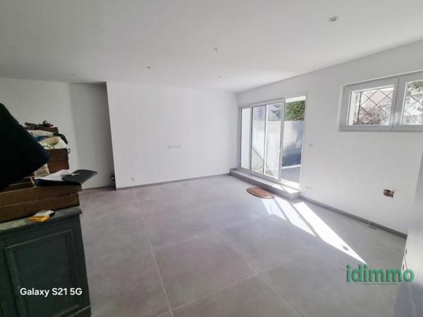 Exclusivité Frejus dans petite copropriété bel F3 neuf de 68m en rez de jardin avec jardin de 60m et place de  Fréjus (83600)