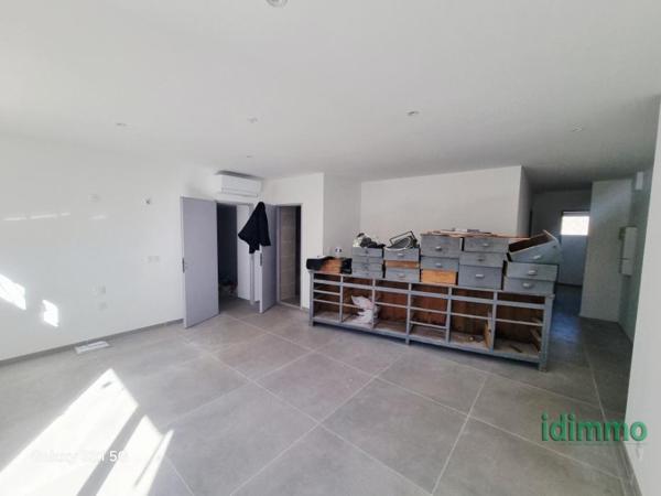 Exclusivité Frejus dans petite copropriété bel F3 neuf de 68m en rez de jardin avec jardin de 60m et place de  Fréjus (83600)