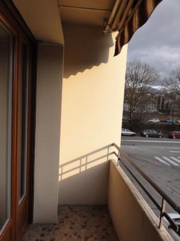 Joli T2 refait à neuf à 2 pas du centre Chambéry (73000)