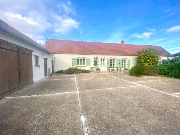 Longère bourg de Saint Denis En Val 5 pièces.