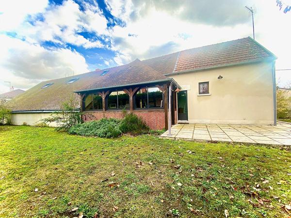 Longère bourg de Saint Denis En Val 5 pièces.