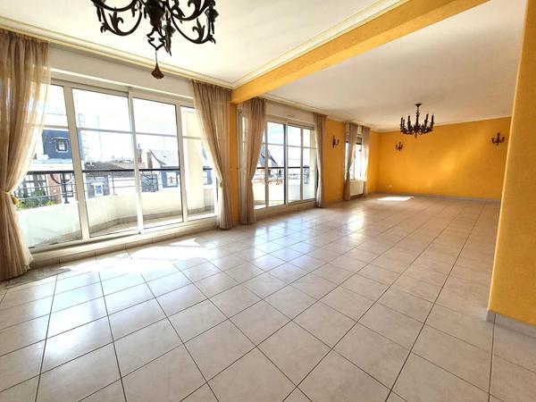 Appartement à vendre 3 pièces 131m² Cambrai (59400)