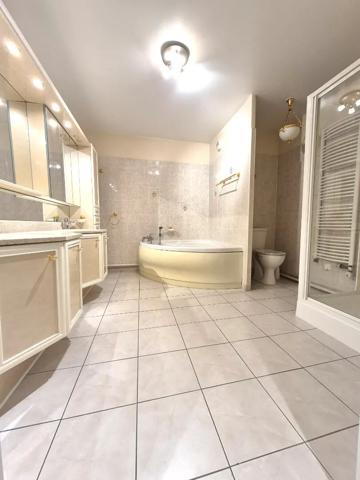 Appartement à vendre 3 pièces 131m² Cambrai (59400)