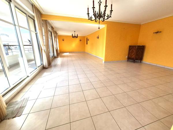 Appartement à vendre 3 pièces 131m² Cambrai (59400)