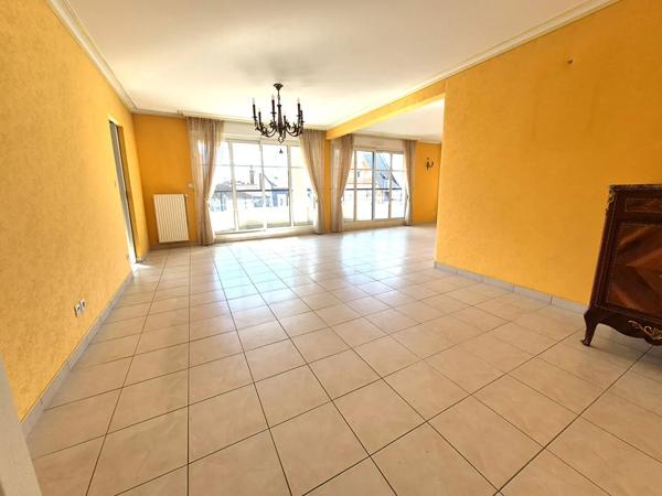 Appartement à vendre 3 pièces 131m² Cambrai (59400)