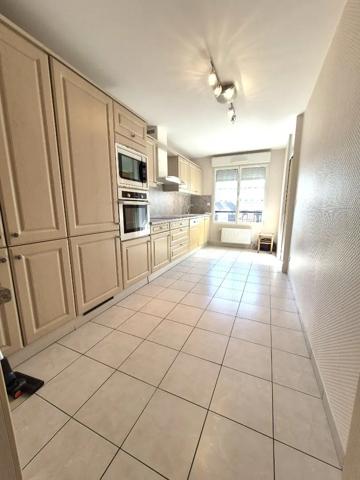 Appartement à vendre 3 pièces 131m² Cambrai (59400)