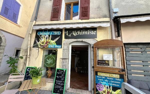 Vente Local commercial + boutique Castellane   