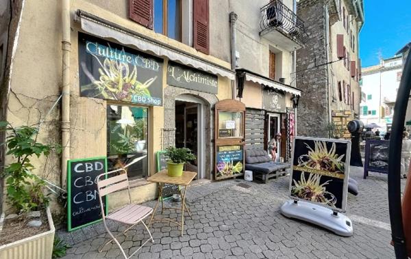 Vente Local commercial + boutique Castellane   