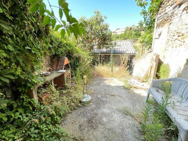 A vendre - Valensole (04) - Alpes de Haute Provence : Maison de village d'env 81,96 m² à rénove...