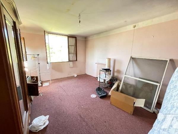 A vendre - Valensole (04) - Alpes de Haute Provence : Maison de village d'env 81,96 m² à rénove...