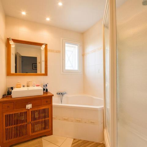 Maison Salles 6 pièces 4 chambres 135 m2 garage double+ piscine