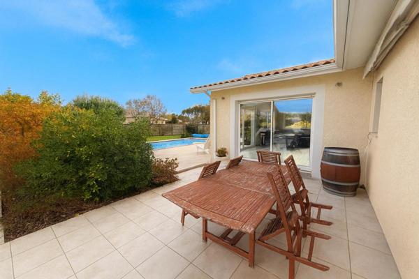 Maison Salles 6 pièces 4 chambres 135 m2 garage double+ piscine