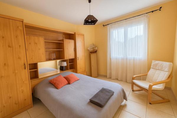 Maison Salles 6 pièces 4 chambres 135 m2 garage double+ piscine