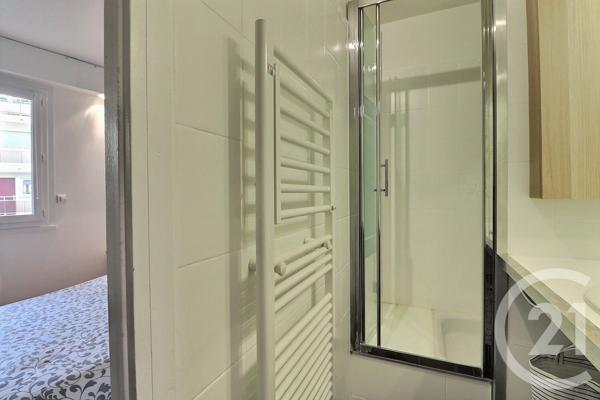 Appartement F7 Et + à vendre  5 pièces - 106,24 m2 VAUJOURS - 93